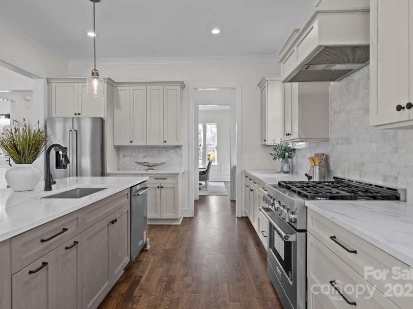 1828 Haines Street, Charlotte, NC 28216.  MLS# CAR4222253, YatesRealty ID 15262. Kitchen
