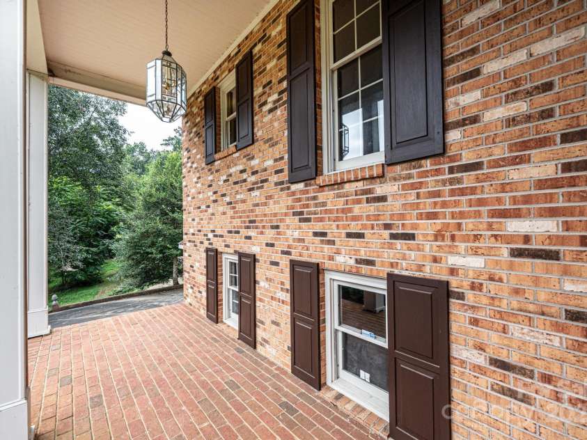 5495 Valley Run Street, Hickory, NC 28601.  MLS# CAR4257311, YatesRealty ID 15263. 