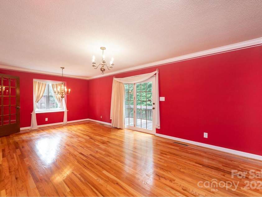 5495 Valley Run Street, Hickory, NC 28601.  MLS# CAR4257311, YatesRealty ID 15263. 