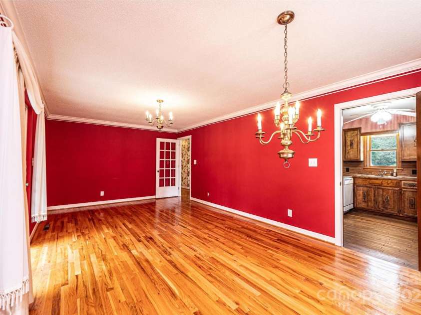 5495 Valley Run Street, Hickory, NC 28601.  MLS# CAR4257311, YatesRealty ID 15263. 