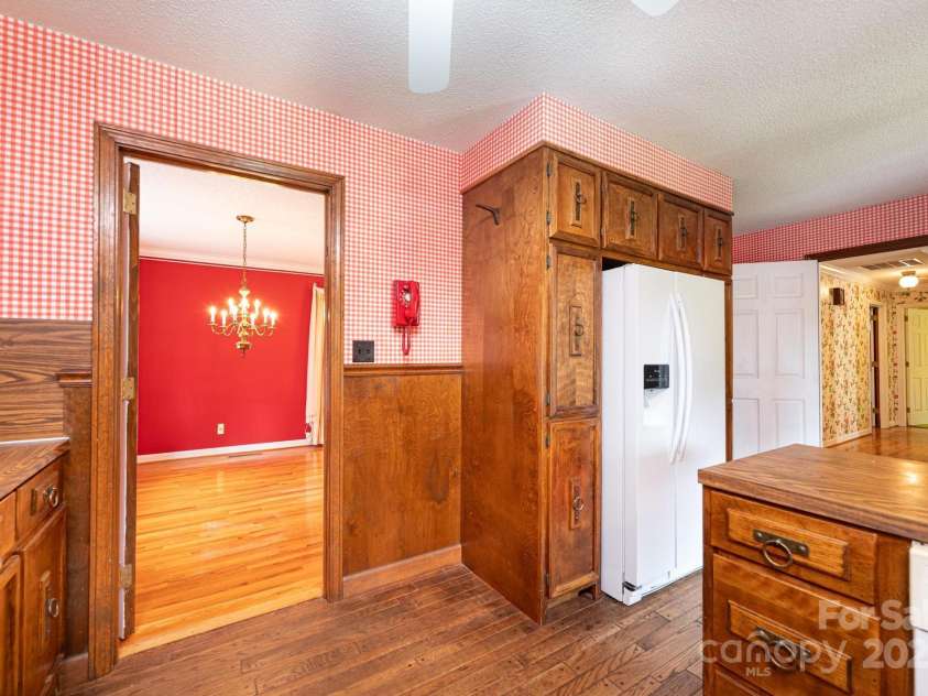 5495 Valley Run Street, Hickory, NC 28601.  MLS# CAR4257311, YatesRealty ID 15263. 