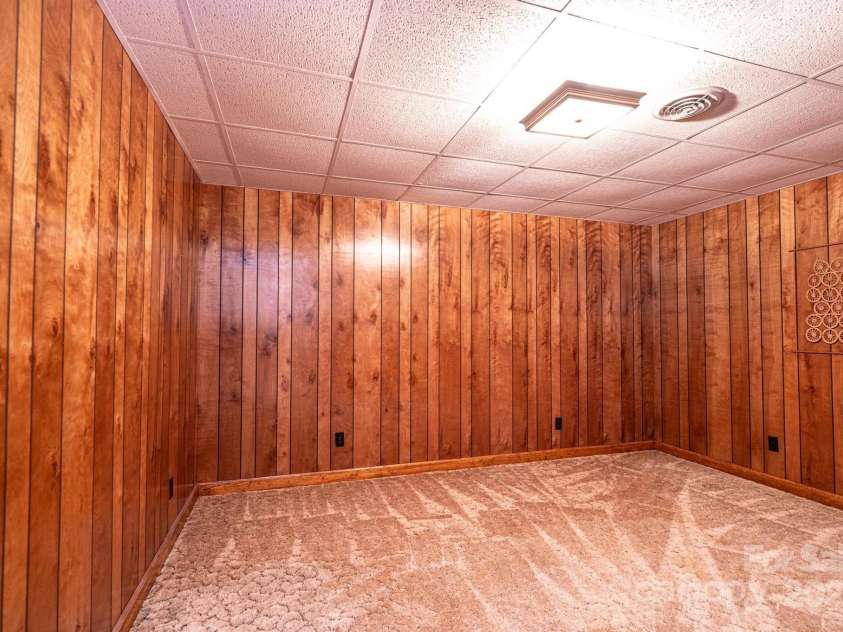 5495 Valley Run Street, Hickory, NC 28601.  MLS# CAR4257311, YatesRealty ID 15263. Flex Room downstairs