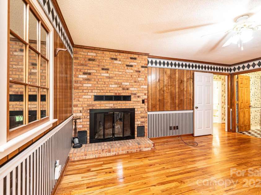 5495 Valley Run Street, Hickory, NC 28601.  MLS# CAR4257311, YatesRealty ID 15263. Primary Bedroom