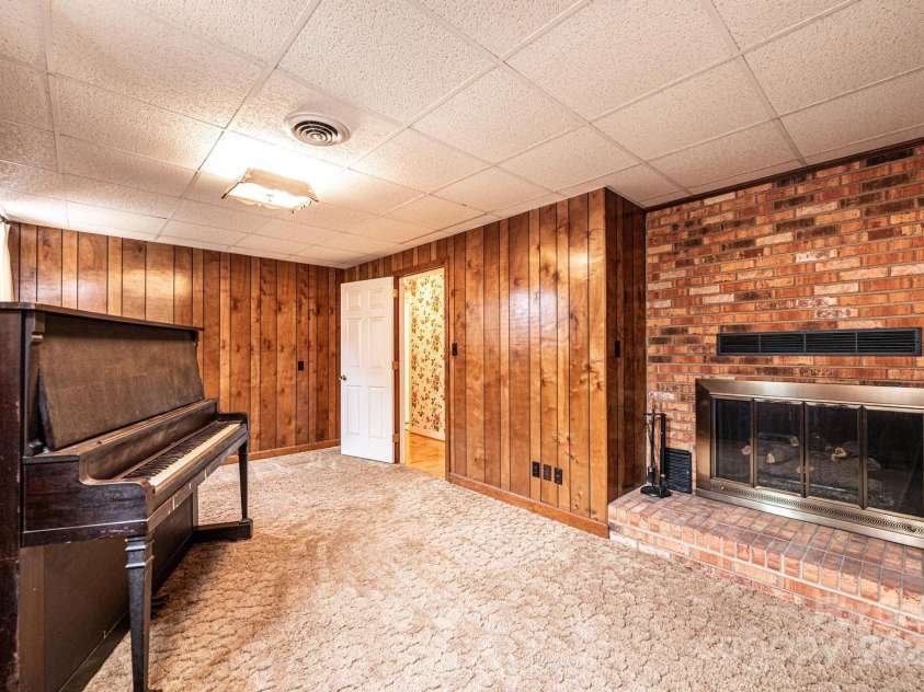 5495 Valley Run Street, Hickory, NC 28601.  MLS# CAR4257311, YatesRealty ID 15263. Second Flex Room Downstairs