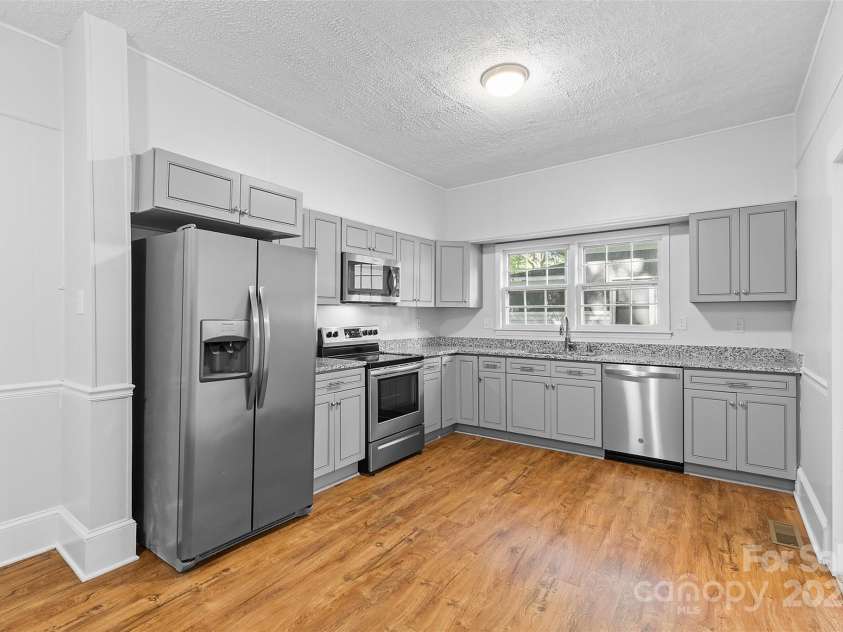 115 5th Avenue, Gastonia, NC 28052.  MLS# CAR4254133, YatesRealty ID 15265. 