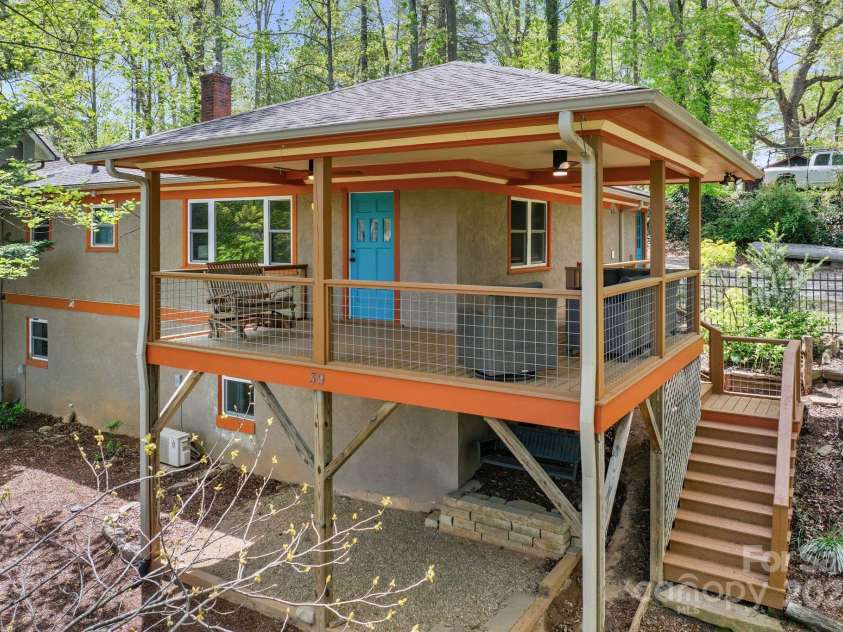 39 Hibriten Drive, Asheville, NC 28801.  MLS# CAR4251092, YatesRealty ID 15266. Amazing Covered Deck