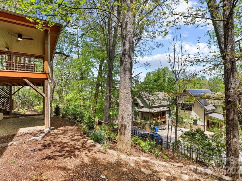39 Hibriten Drive, Asheville, NC 28801.  MLS# CAR4251092, YatesRealty ID 15266. Fenced-In Yard