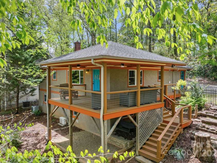 39 Hibriten Drive, Asheville, NC 28801.  MLS# CAR4251092, YatesRealty ID 15266. Privacy and Convenience