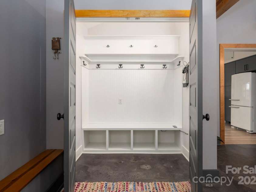 39 Hibriten Drive, Asheville, NC 28801.  MLS# CAR4251092, YatesRealty ID 15266. Side Entry Coat Closet