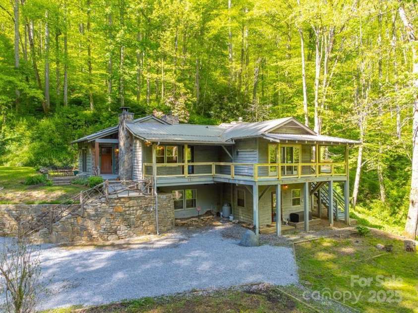 87 Old Cabin Cove, Sylva, NC 28779.  MLS# CAR4255351, YatesRealty ID 15267. 