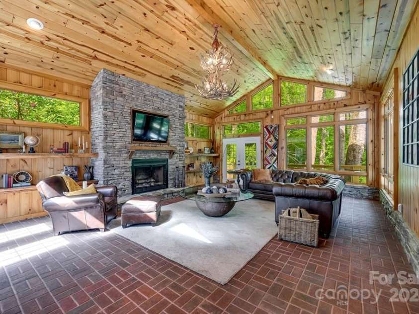 87 Old Cabin Cove, Sylva, NC 28779.  MLS# CAR4255351, YatesRealty ID 15267. 