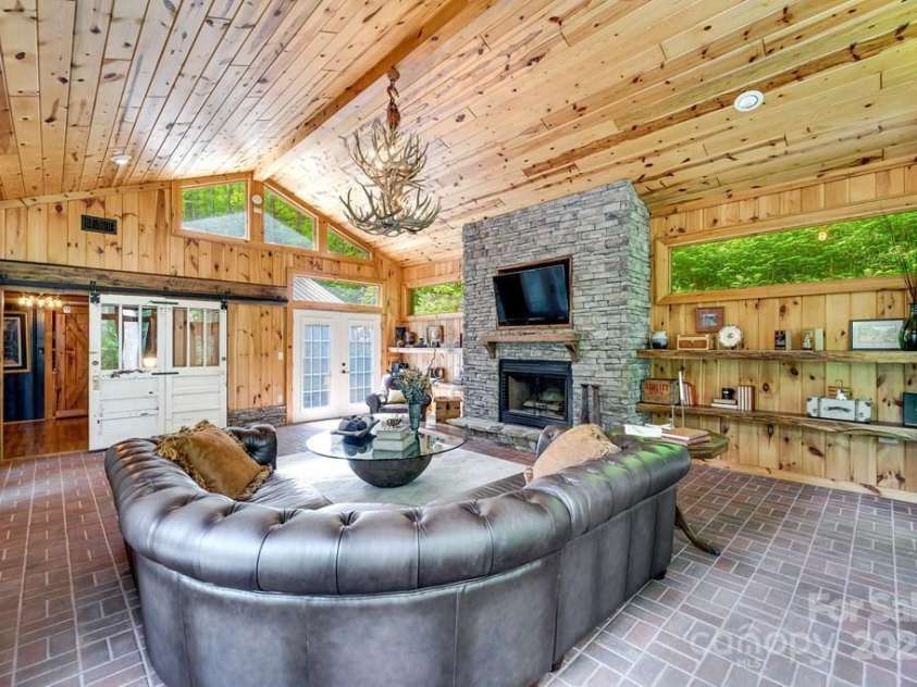 87 Old Cabin Cove, Sylva, NC 28779.  MLS# CAR4255351, YatesRealty ID 15267. 