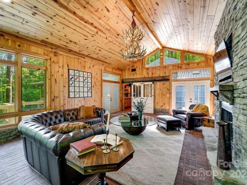 87 Old Cabin Cove, Sylva, NC 28779.  MLS# CAR4255351, YatesRealty ID 15267. 