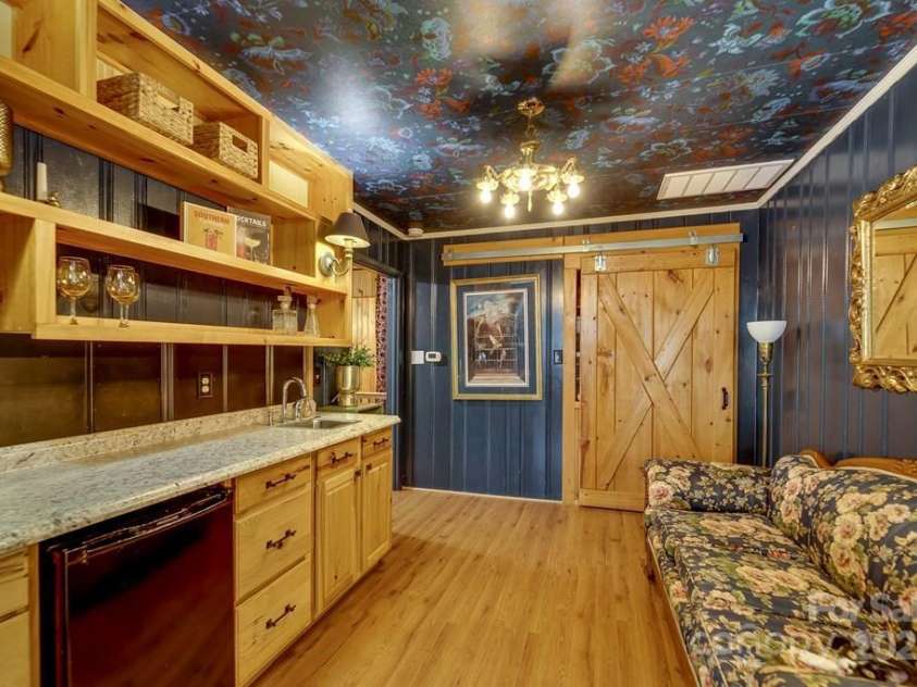 87 Old Cabin Cove, Sylva, NC 28779.  MLS# CAR4255351, YatesRealty ID 15267. 