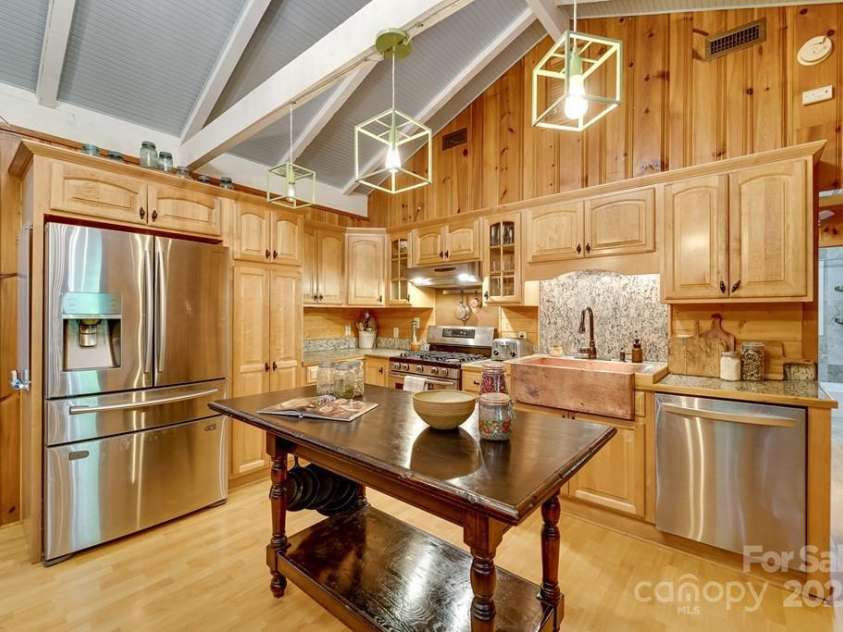 87 Old Cabin Cove, Sylva, NC 28779.  MLS# CAR4255351, YatesRealty ID 15267. 