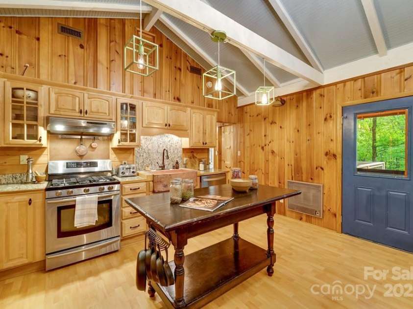 87 Old Cabin Cove, Sylva, NC 28779.  MLS# CAR4255351, YatesRealty ID 15267. 