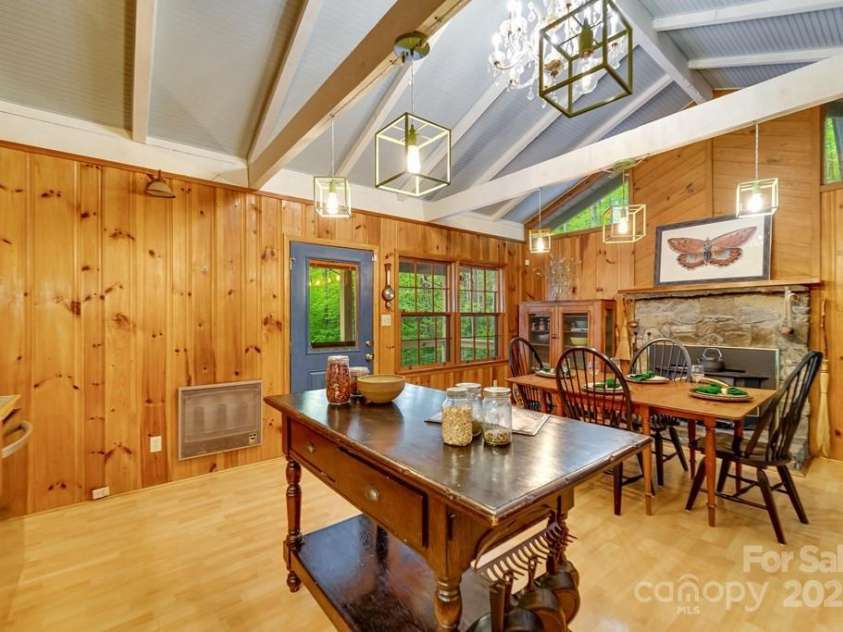 87 Old Cabin Cove, Sylva, NC 28779.  MLS# CAR4255351, YatesRealty ID 15267. 