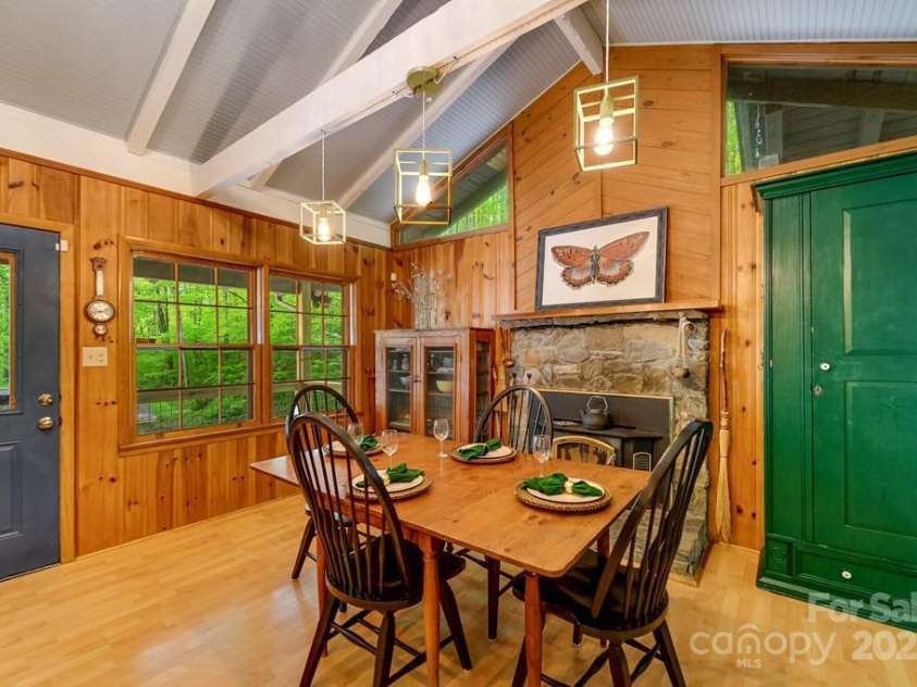 87 Old Cabin Cove, Sylva, NC 28779.  MLS# CAR4255351, YatesRealty ID 15267. 