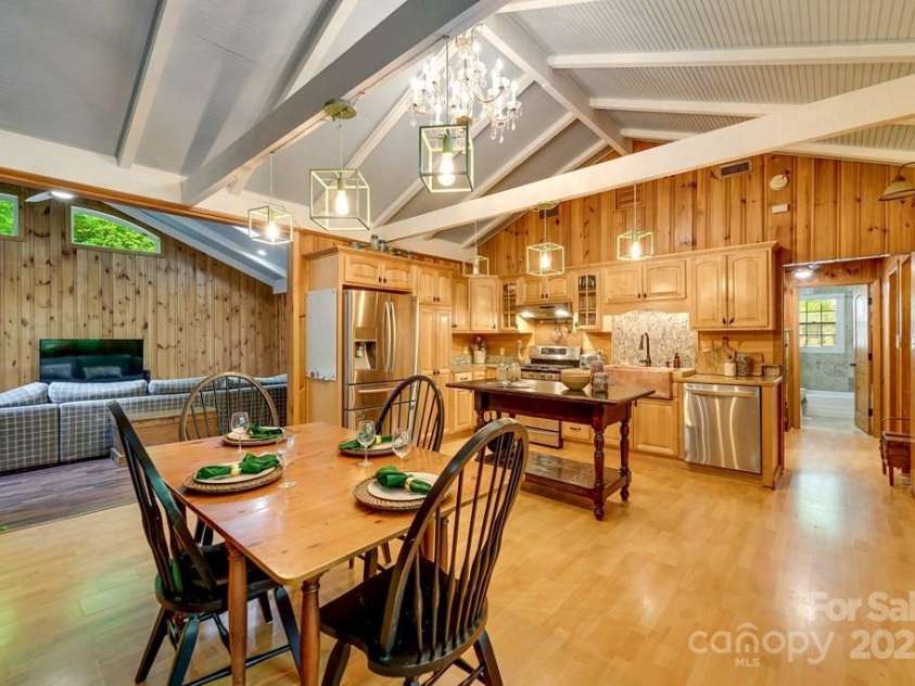 87 Old Cabin Cove, Sylva, NC 28779.  MLS# CAR4255351, YatesRealty ID 15267. 