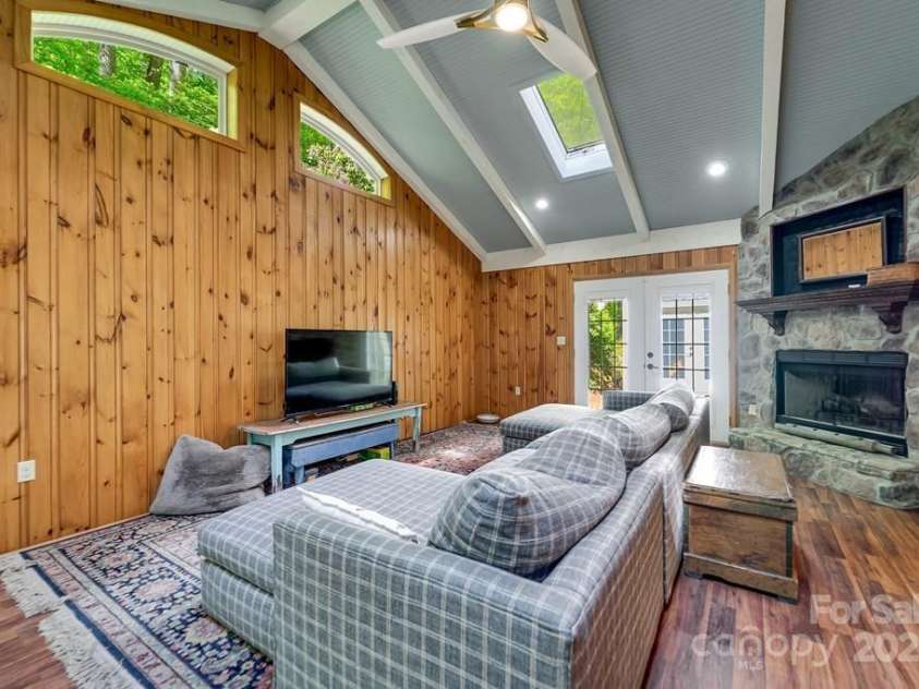 87 Old Cabin Cove, Sylva, NC 28779.  MLS# CAR4255351, YatesRealty ID 15267. 