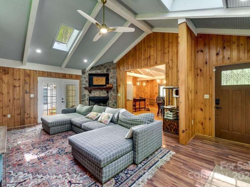 87 Old Cabin Cove, Sylva, NC 28779.  MLS# CAR4255351, YatesRealty ID 15267. 