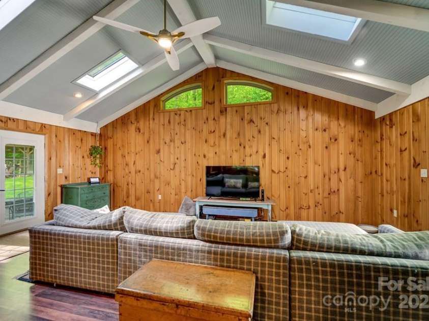 87 Old Cabin Cove, Sylva, NC 28779.  MLS# CAR4255351, YatesRealty ID 15267. 