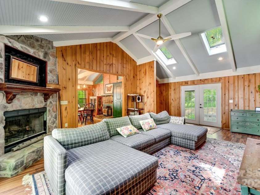 87 Old Cabin Cove, Sylva, NC 28779.  MLS# CAR4255351, YatesRealty ID 15267. 