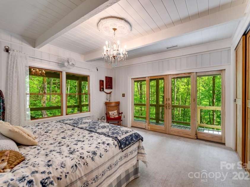 87 Old Cabin Cove, Sylva, NC 28779.  MLS# CAR4255351, YatesRealty ID 15267. 