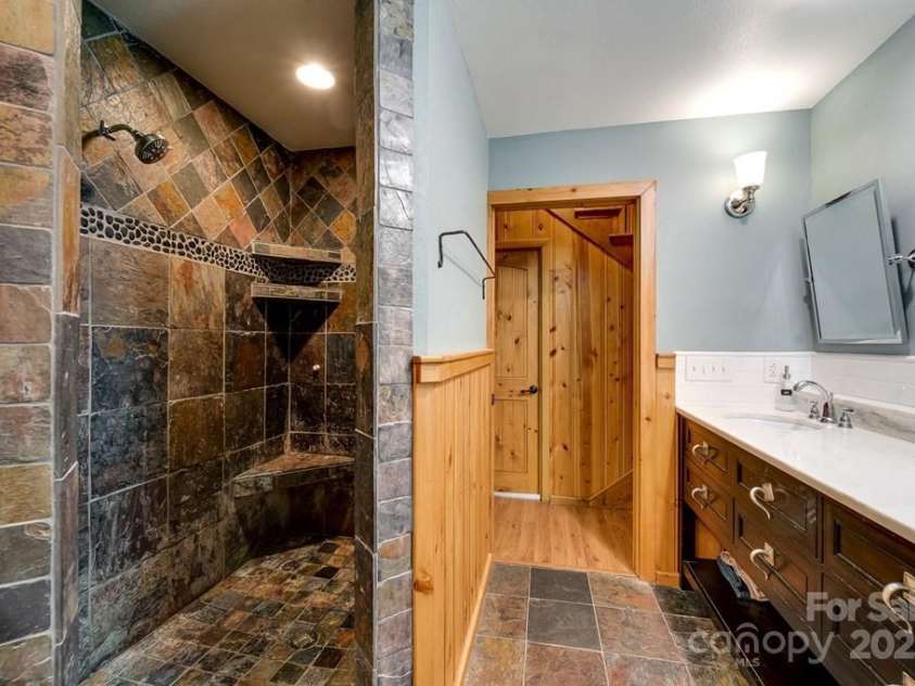 87 Old Cabin Cove, Sylva, NC 28779.  MLS# CAR4255351, YatesRealty ID 15267. 