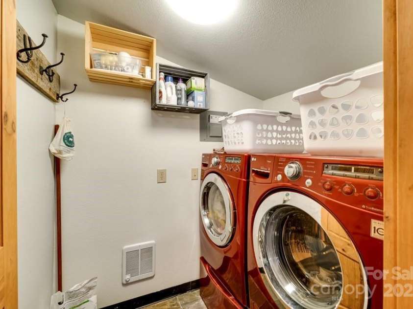 87 Old Cabin Cove, Sylva, NC 28779.  MLS# CAR4255351, YatesRealty ID 15267. 