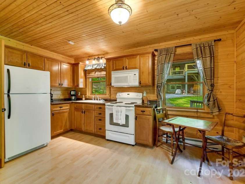 87 Old Cabin Cove, Sylva, NC 28779.  MLS# CAR4255351, YatesRealty ID 15267. 
