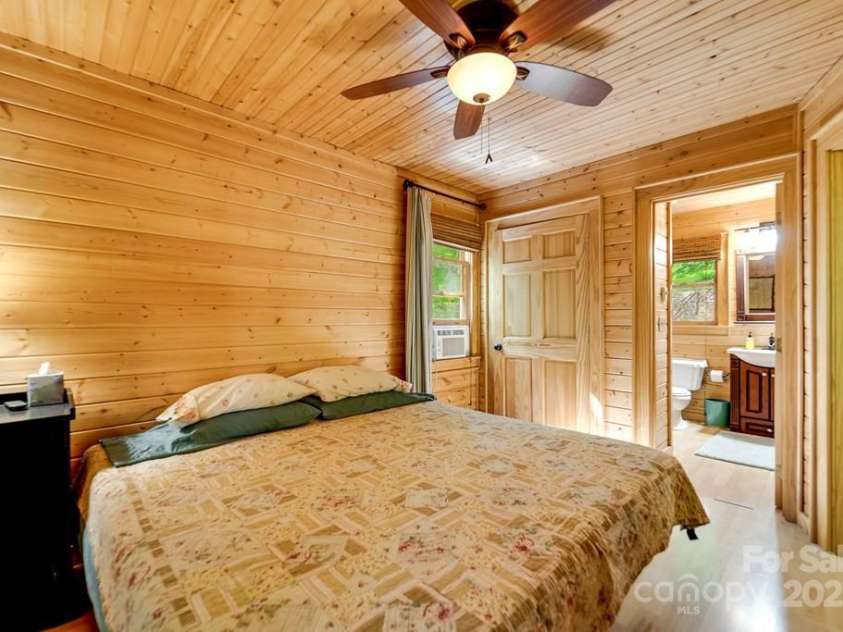 87 Old Cabin Cove, Sylva, NC 28779.  MLS# CAR4255351, YatesRealty ID 15267. 