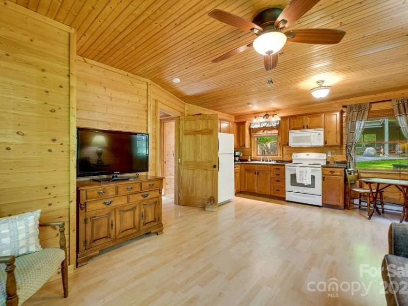 87 Old Cabin Cove, Sylva, NC 28779.  MLS# CAR4255351, YatesRealty ID 15267. 