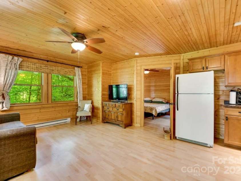 87 Old Cabin Cove, Sylva, NC 28779.  MLS# CAR4255351, YatesRealty ID 15267. 