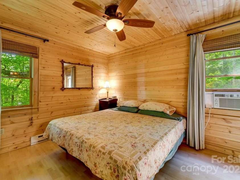 87 Old Cabin Cove, Sylva, NC 28779.  MLS# CAR4255351, YatesRealty ID 15267. 
