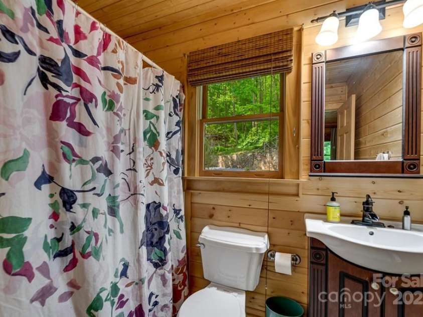 87 Old Cabin Cove, Sylva, NC 28779.  MLS# CAR4255351, YatesRealty ID 15267. 