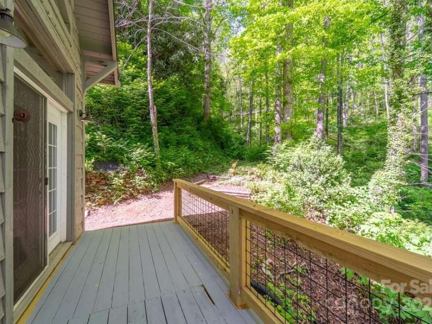 87 Old Cabin Cove, Sylva, NC 28779.  MLS# CAR4255351, YatesRealty ID 15267. 