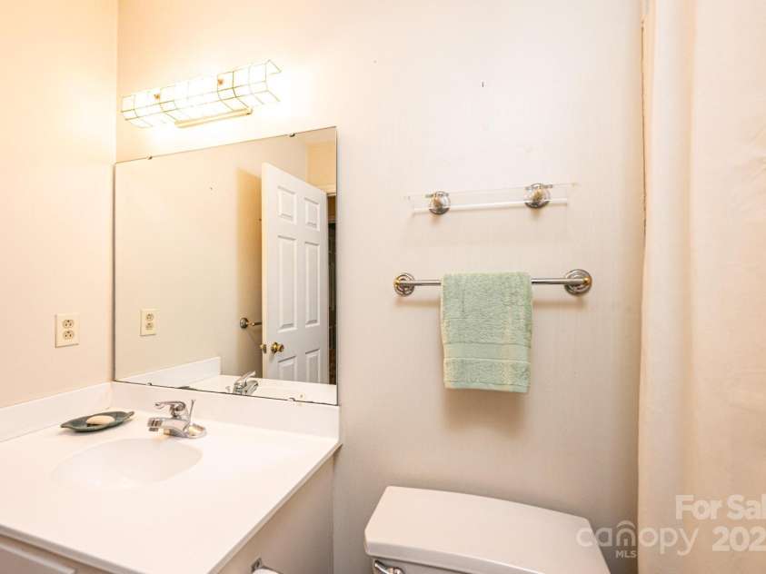 5451 Gunpowder Drive, Hickory, NC 28601.  MLS# CAR4242835, YatesRealty ID 15268. 