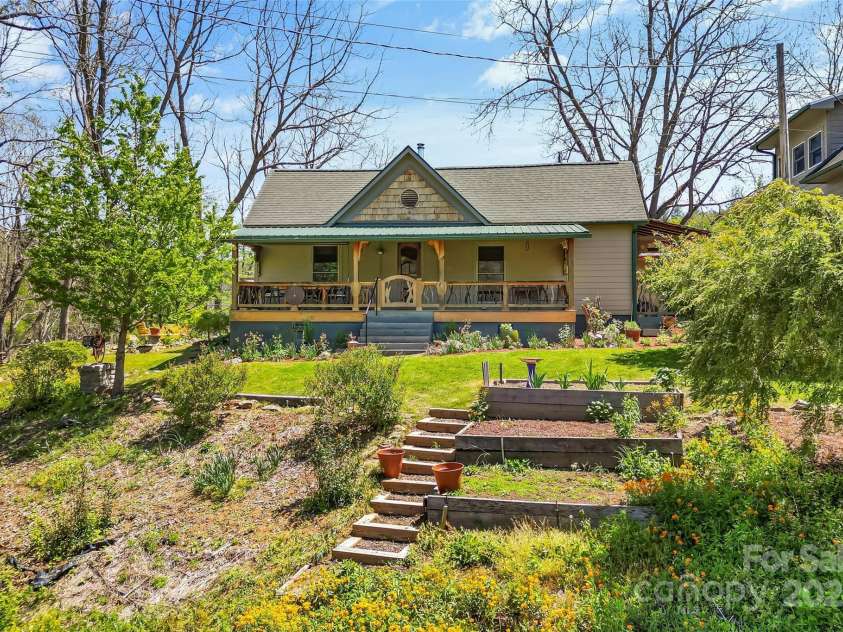 101 Garrison Road, Mars Hill, NC 28754.  MLS# CAR4252638, YatesRealty ID 15269. 