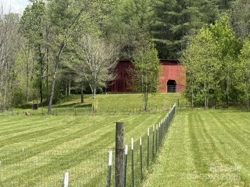 101 Garrison Road, Mars Hill, NC 28754.  MLS# CAR4252638, YatesRealty ID 15269. 