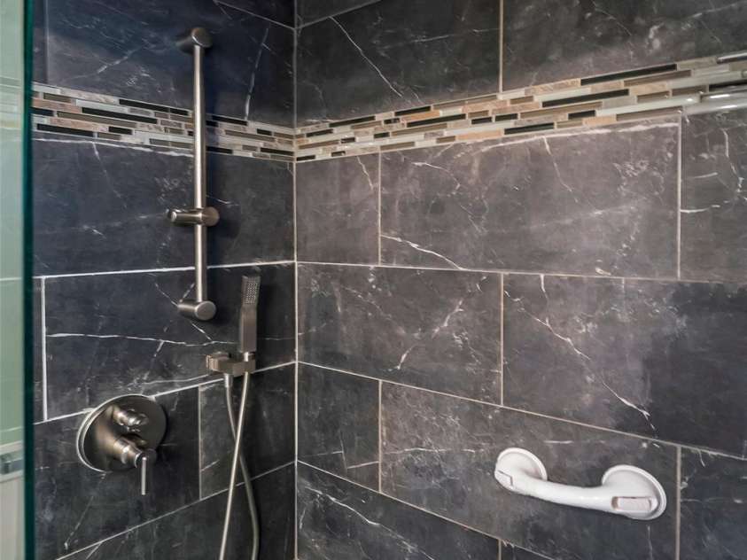 101 Garrison Road, Mars Hill, NC 28754.  MLS# CAR4252638, YatesRealty ID 15269. Bathroom 1