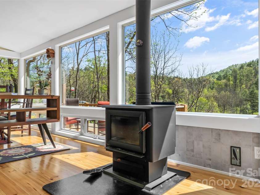 101 Garrison Road, Mars Hill, NC 28754.  MLS# CAR4252638, YatesRealty ID 15269. Living room