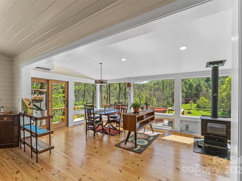 101 Garrison Road, Mars Hill, NC 28754.  MLS# CAR4252638, YatesRealty ID 15269. Living room