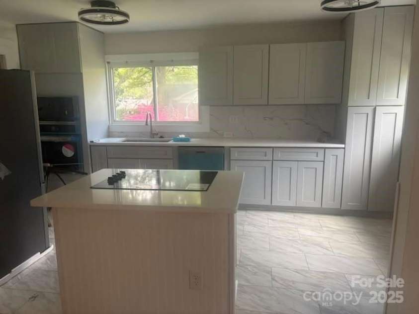 1733 Merry Oaks Road, Charlotte, NC 28205.  MLS# CAR4254435, YatesRealty ID 1527. 