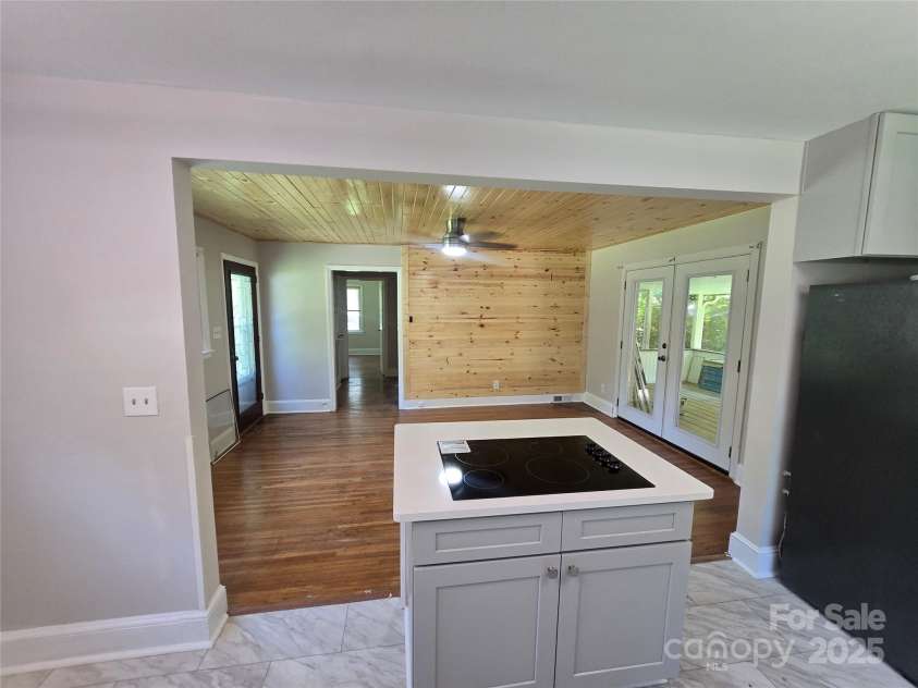 1733 Merry Oaks Road, Charlotte, NC 28205.  MLS# CAR4254435, YatesRealty ID 1527. 