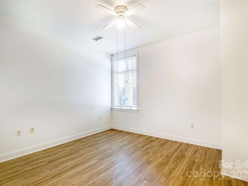 230 Tryon Street, Charlotte, NC 28202.  MLS# CAR4305380, YatesRealty ID 1527. Bedroom