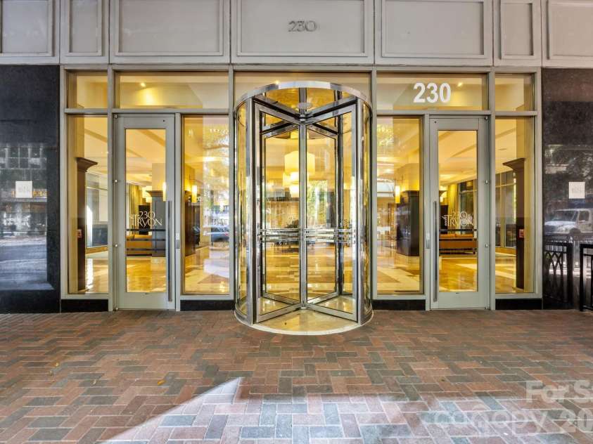 230 Tryon Street, Charlotte, NC 28202.  MLS# CAR4314405, YatesRealty ID 1527. 