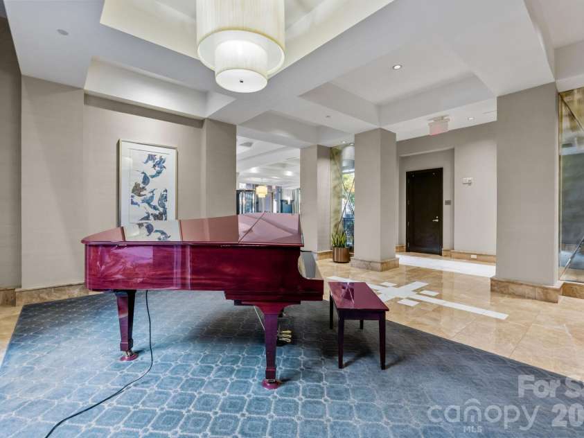 230 Tryon Street, Charlotte, NC 28202.  MLS# CAR4314405, YatesRealty ID 1527. 