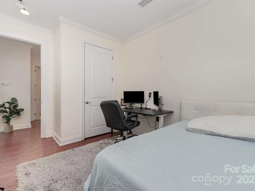 230 Tryon Street, Charlotte, NC 28202.  MLS# CAR4321048, YatesRealty ID 1527. 2nd Bedroom