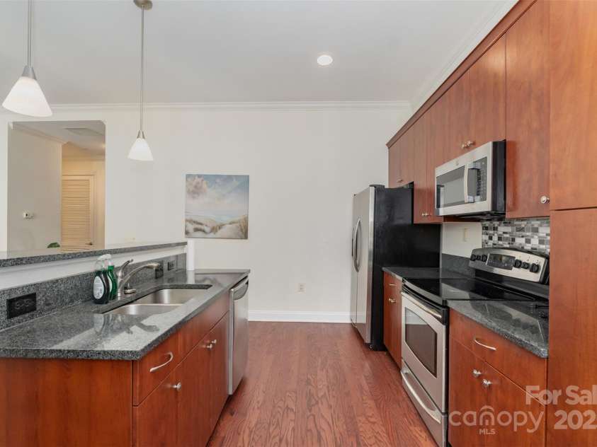 230 Tryon Street, Charlotte, NC 28202.  MLS# CAR4321048, YatesRealty ID 1527. Kitchen with new Refrigerator with Ice Maker and Range